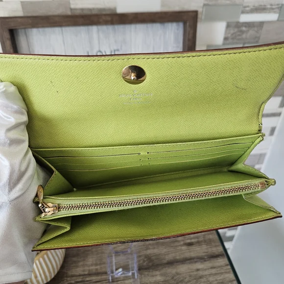 Louis Vuitton Murakami Monogram Sarah Wallet with Elegant Crossbody Chain - Picture 6 of 11